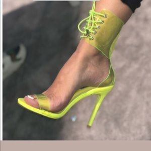 Cape Robin Passion Heel in Neon